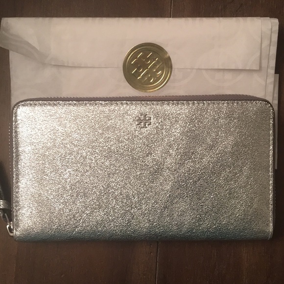 Tory Burch Handbags - 🆕NWT TORY BURCH metallic wallet in silver